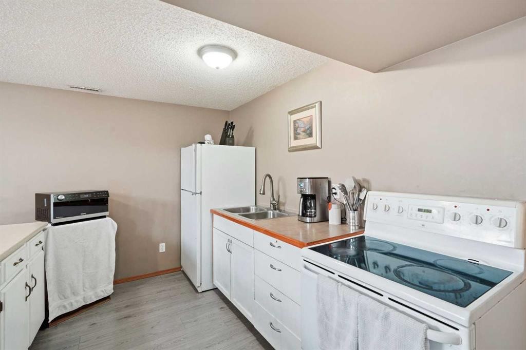 138 Midcrest Crescent Se, Calgary, AB - Indoor