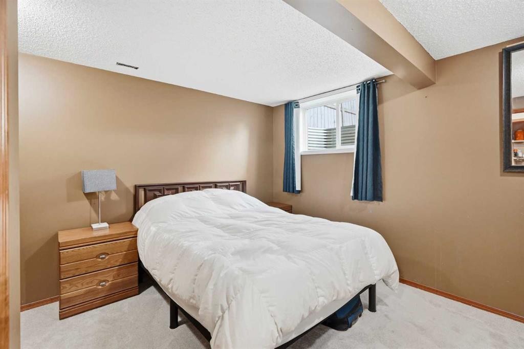 138 Midcrest Crescent Se, Calgary, AB - Indoor Photo Showing Bedroom
