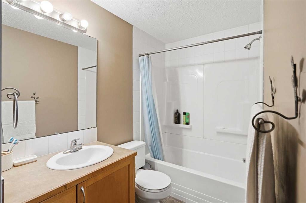 138 Midcrest Crescent Se, Calgary, AB - Indoor Photo Showing Bathroom