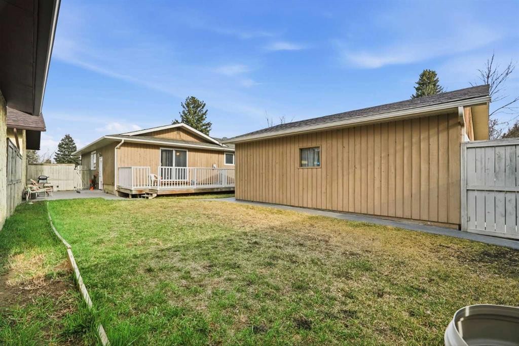 138 Midcrest Crescent Se, Calgary, AB - Outdoor With Deck Patio Veranda With Exterior