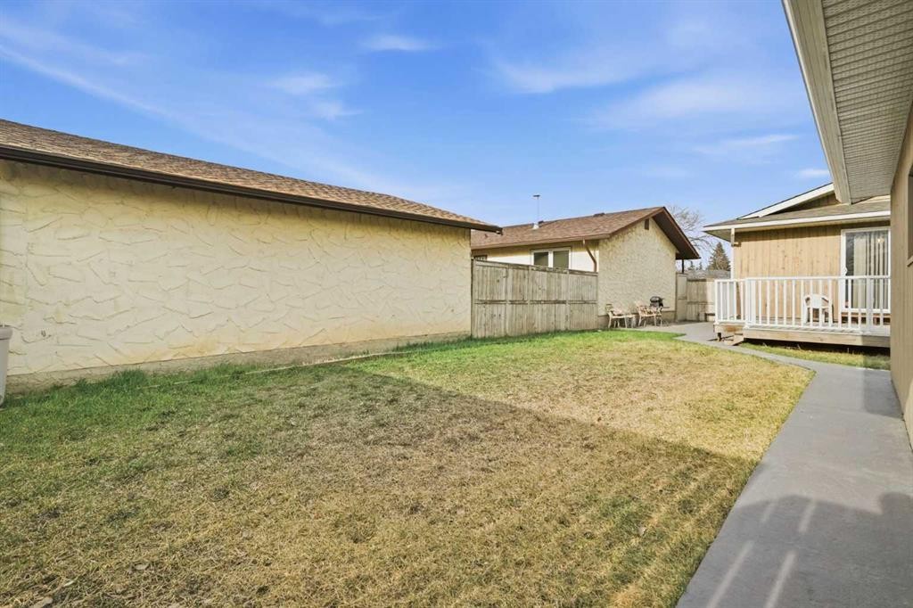 138 Midcrest Crescent Se, Calgary, AB - Outdoor