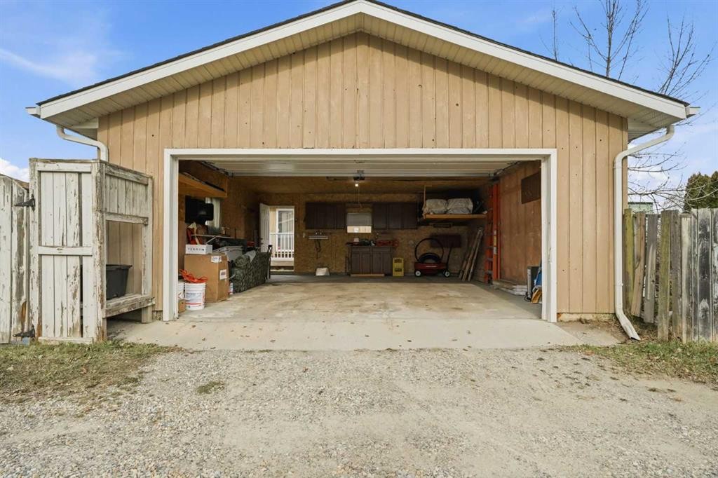 138 Midcrest Crescent Se, Calgary, AB - Outdoor With Exterior