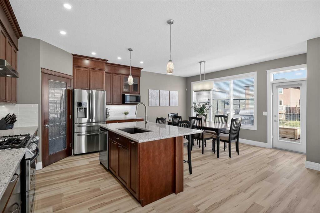 385 Rainbow Falls Way, Chestermere, AB - Indoor Photo Showing Kitchen