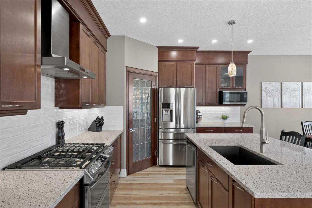 385 Rainbow Falls Way, Chestermere, AB - Indoor Photo Showing Kitchen With Stainless Steel Kitchen With Upgraded Kitchen