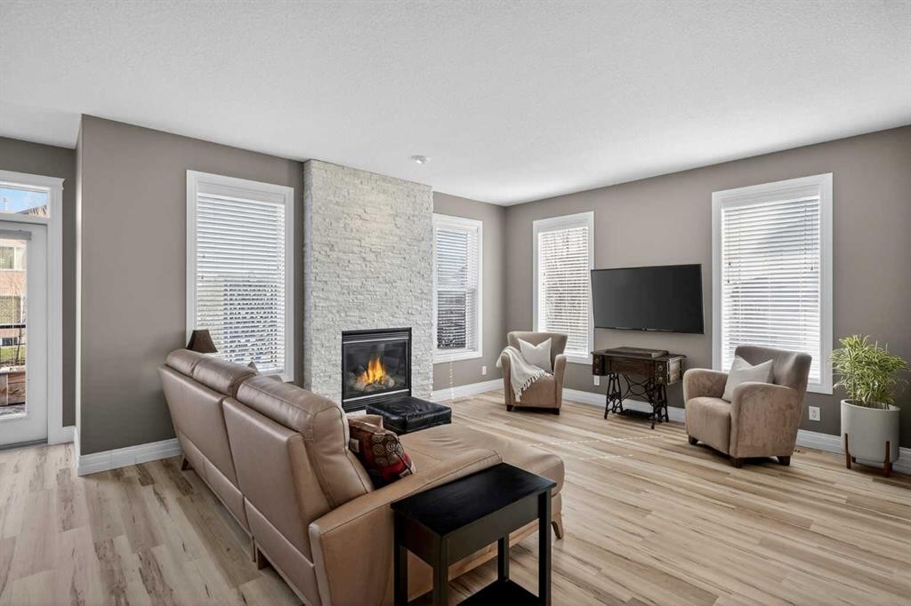 385 Rainbow Falls Way, Chestermere, AB - Indoor Photo Showing Living Room