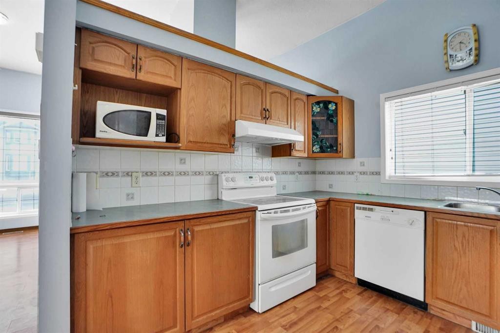 193 Martindale Drive Ne, Calgary, AB - Indoor Photo Showing Kitchen