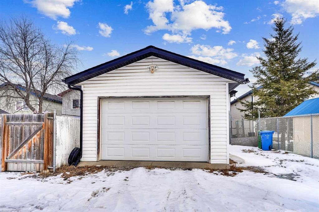 193 Martindale Drive Ne, Calgary, AB - Outdoor