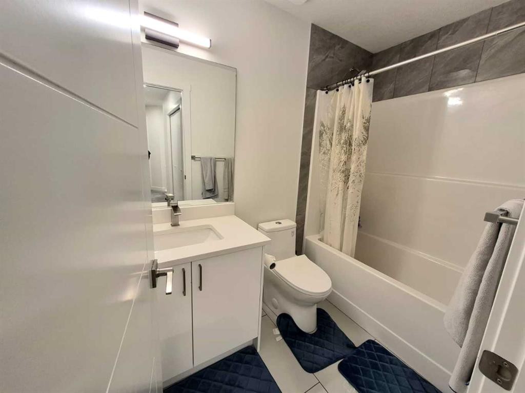 125 Sage Hill Circle, Calgary, AB - Indoor Photo Showing Bathroom