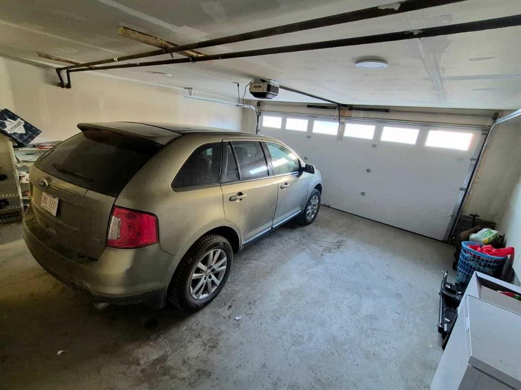 125 Sage Hill Circle, Calgary, AB - Indoor Photo Showing Garage