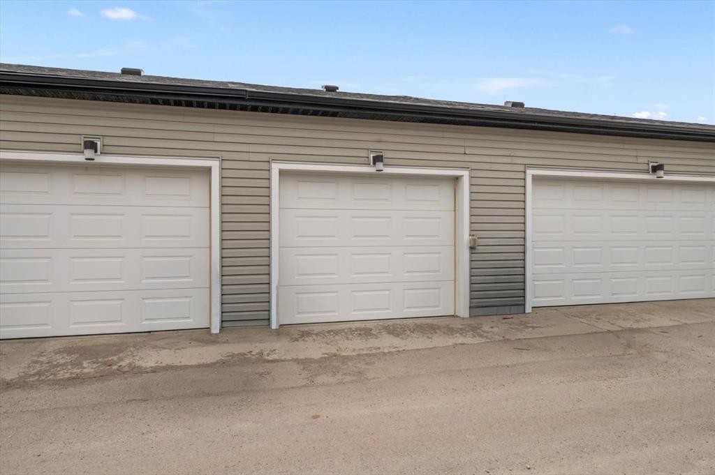 330 Redstone Boulevard Ne, Calgary, AB - Outdoor With Exterior