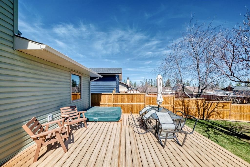 87 Berwick Crescent Nw, Calgary, AB - Outdoor With Deck Patio Veranda