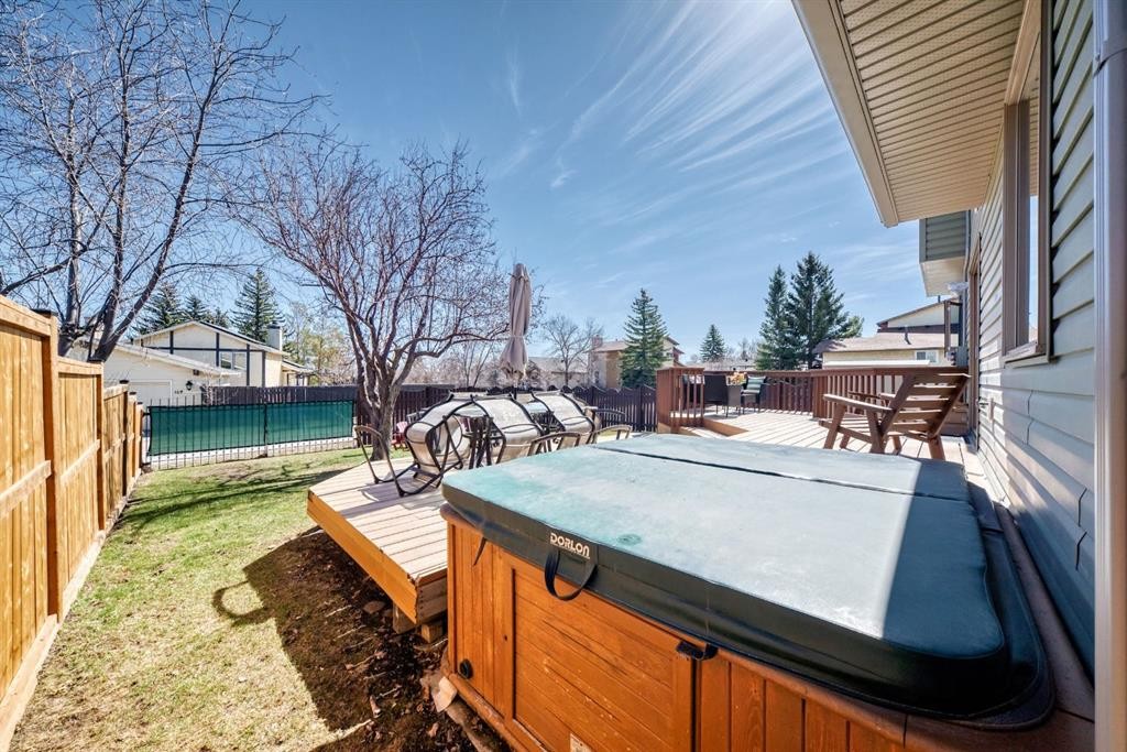 87 Berwick Crescent Nw, Calgary, AB - Outdoor