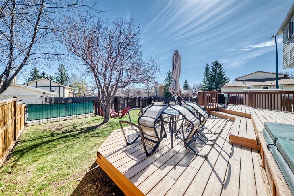 87 Berwick Crescent Nw, Calgary, AB - Outdoor With Deck Patio Veranda