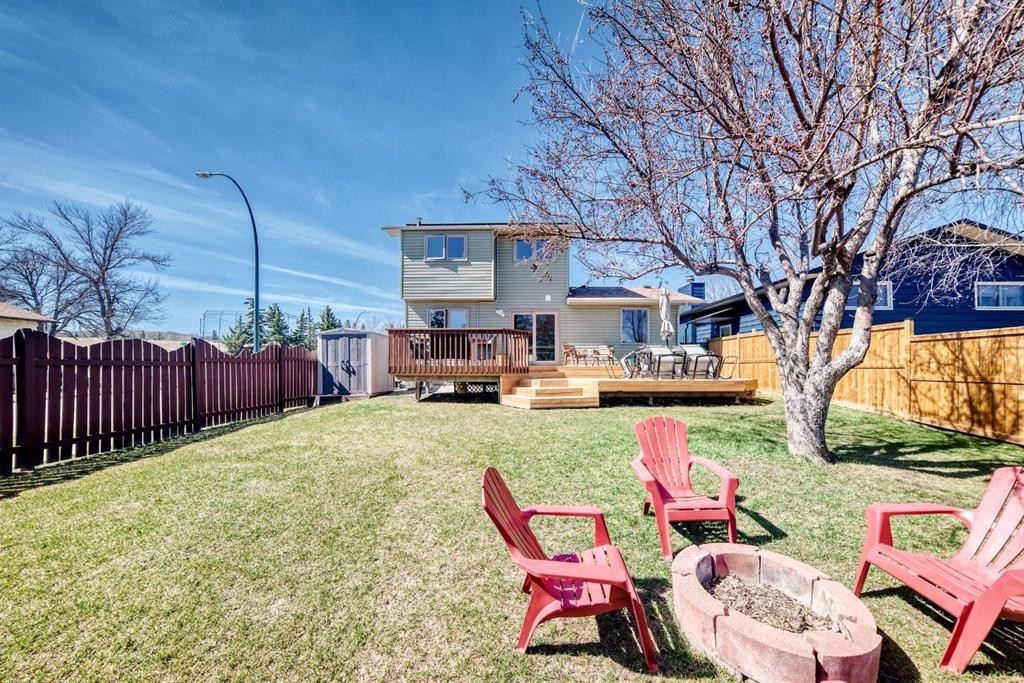 87 Berwick Crescent Nw, Calgary, AB - Outdoor With Deck Patio Veranda