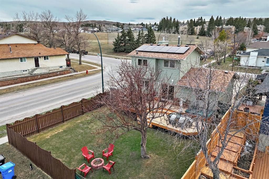 87 Berwick Crescent Nw, Calgary, AB - Outdoor