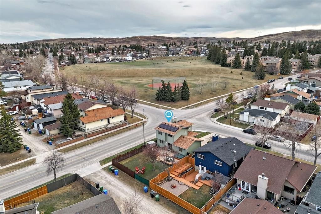 87 Berwick Crescent Nw, Calgary, AB - Outdoor With View