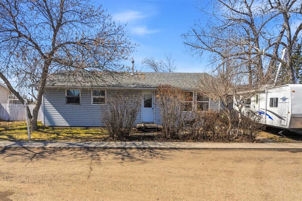 #33-320 7 Avenue Ne, Three Hills, AB - Outdoor