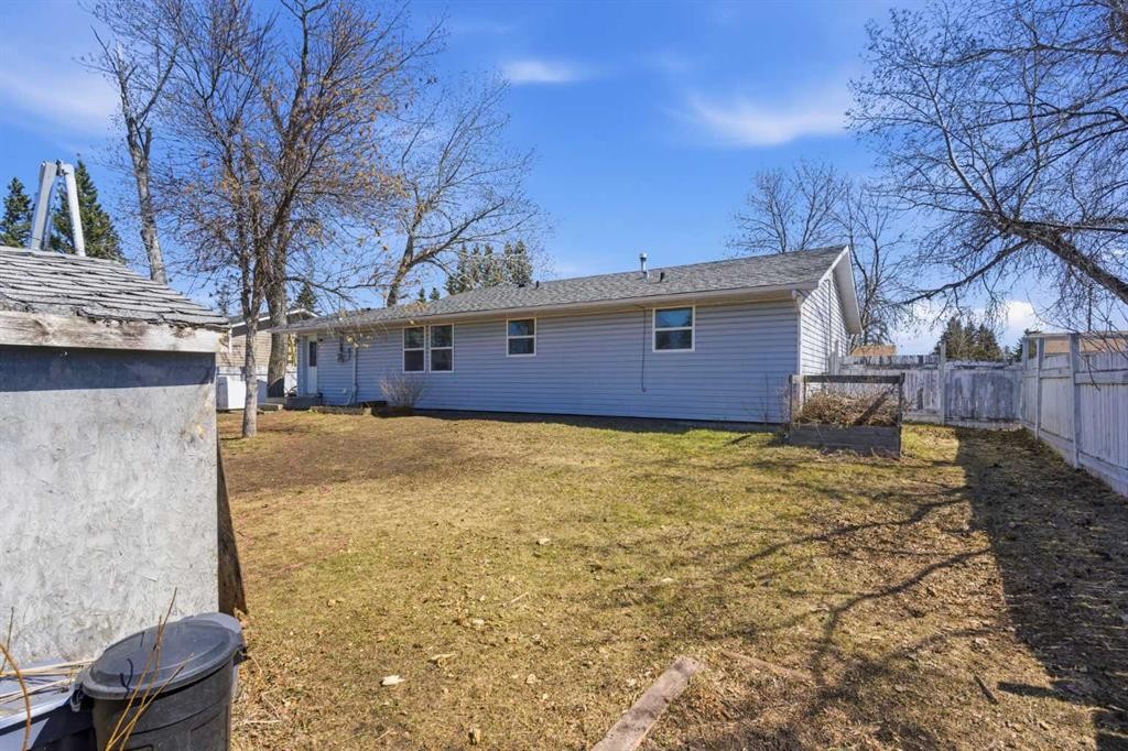 #33-320 7 Avenue Ne, Three Hills, AB - Outdoor