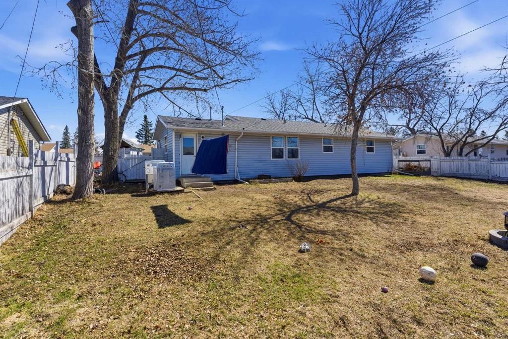 #33-320 7 Avenue Ne, Three Hills, AB - Outdoor