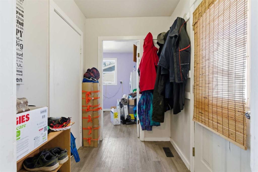 #33-320 7 Avenue Ne, Three Hills, AB - Indoor Photo Showing Other Room
