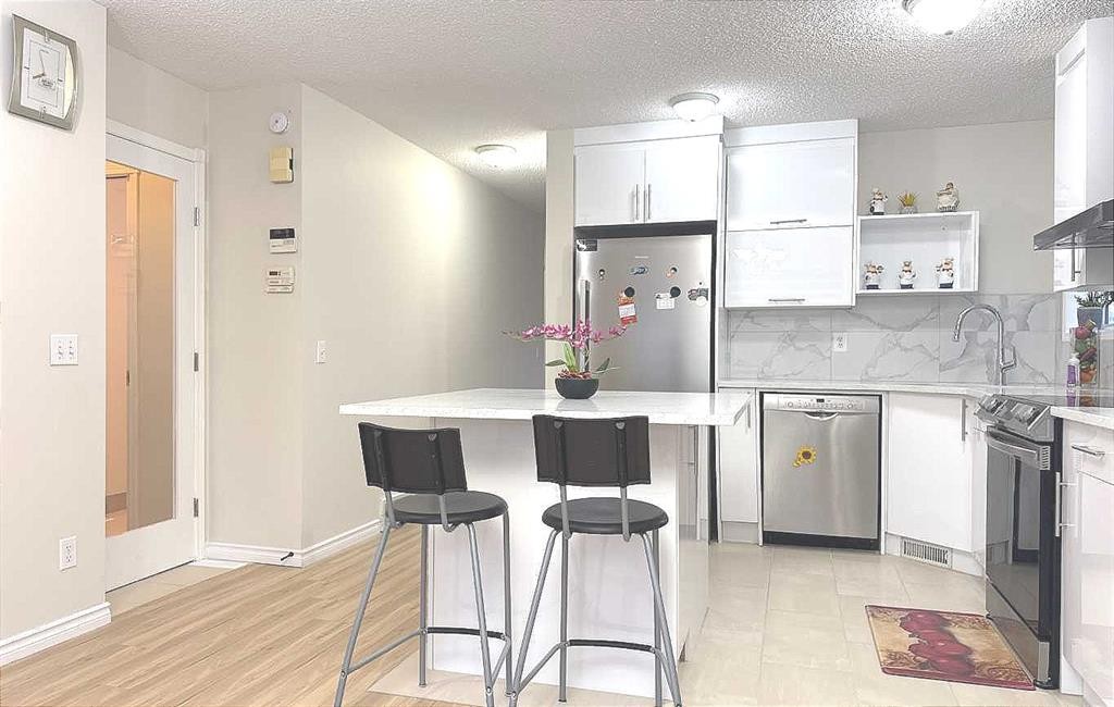 86 Harvest Rose Circle Ne, Calgary, AB - Indoor Photo Showing Kitchen
