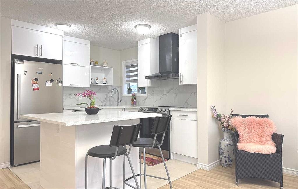 86 Harvest Rose Circle Ne, Calgary, AB - Indoor Photo Showing Kitchen With Upgraded Kitchen