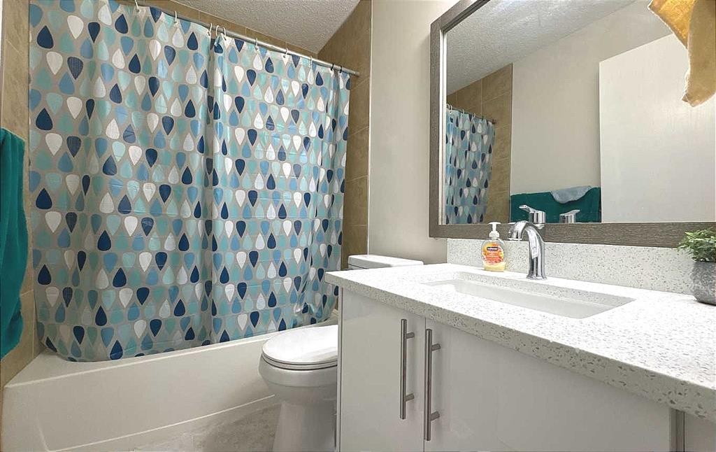 86 Harvest Rose Circle Ne, Calgary, AB - Indoor Photo Showing Bathroom