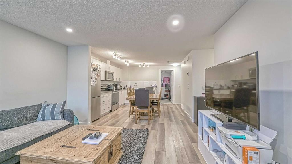 417 Cranbrook Square Se, Calgary, AB - Indoor Photo Showing Other Room