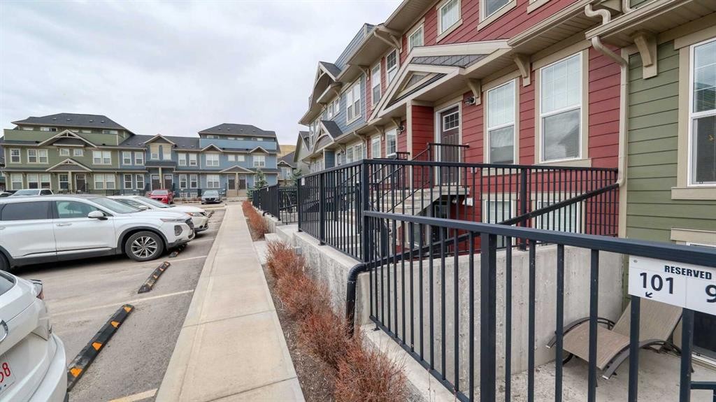 417 Cranbrook Square Se, Calgary, AB - Outdoor