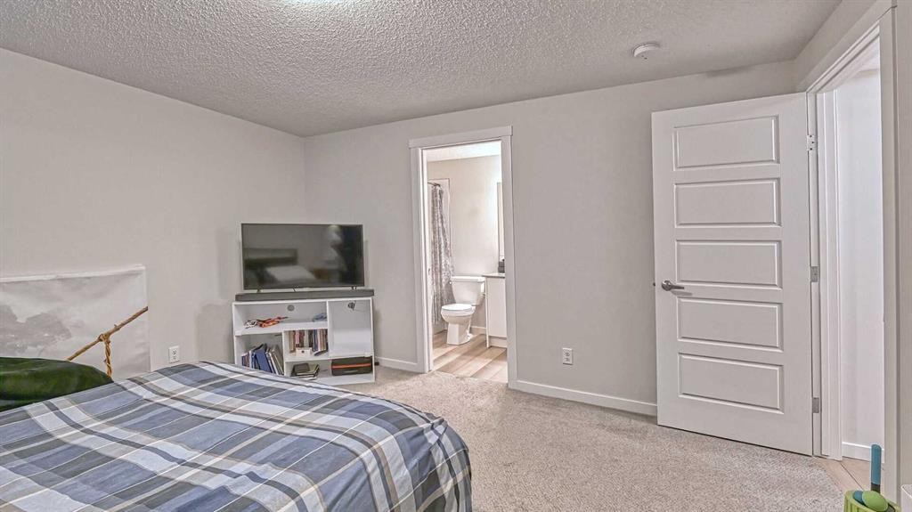 417 Cranbrook Square Se, Calgary, AB - Indoor Photo Showing Bedroom