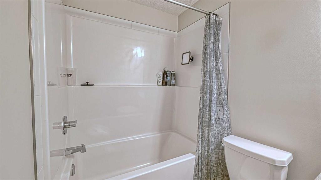 417 Cranbrook Square Se, Calgary, AB - Indoor Photo Showing Bathroom