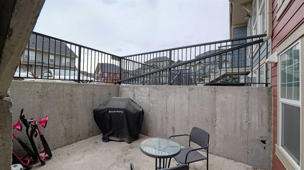 417 Cranbrook Square Se, Calgary, AB - Indoor Photo Showing Other Room