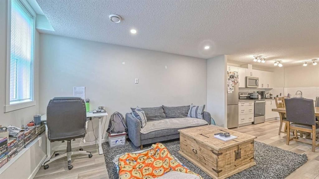 417 Cranbrook Square Se, Calgary, AB - Indoor Photo Showing Other Room