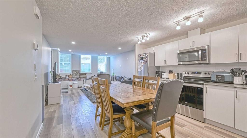 417 Cranbrook Square Se, Calgary, AB - Indoor