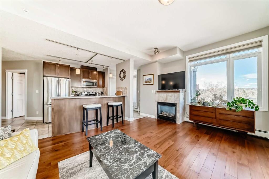 3506-24 Hemlock Crescent Sw, Calgary, AB - Indoor With Fireplace