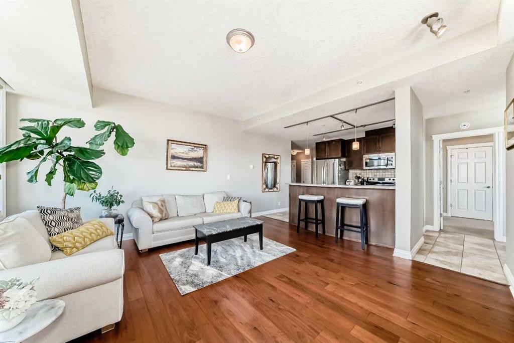 3506-24 Hemlock Crescent Sw, Calgary, AB - Indoor Photo Showing Living Room