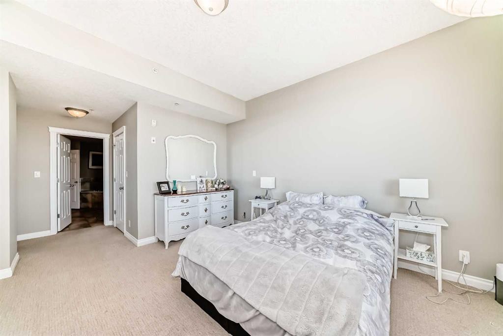 3506-24 Hemlock Crescent Sw, Calgary, AB - Indoor Photo Showing Bedroom