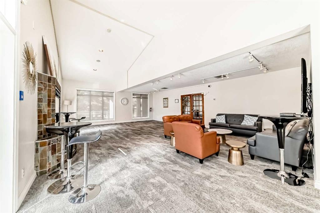3506-24 Hemlock Crescent Sw, Calgary, AB - Indoor Photo Showing Other Room