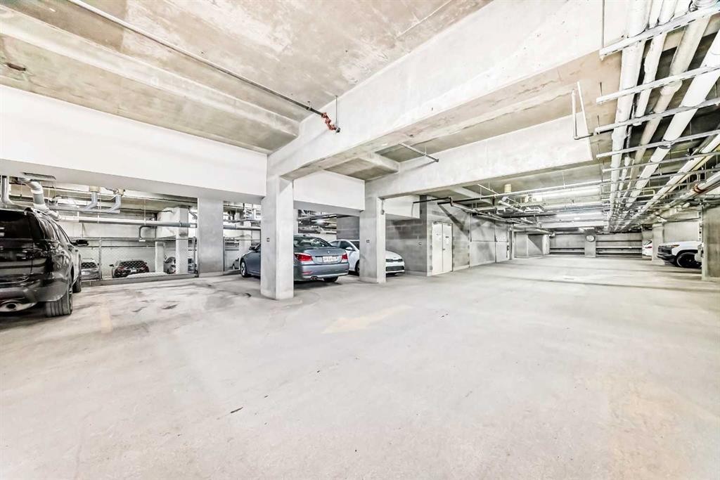 3506-24 Hemlock Crescent Sw, Calgary, AB - Indoor Photo Showing Garage