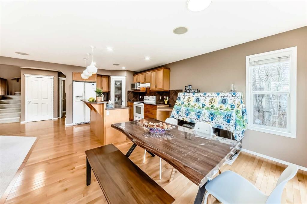 250 Royal Birch Way Nw, Calgary, AB - Indoor