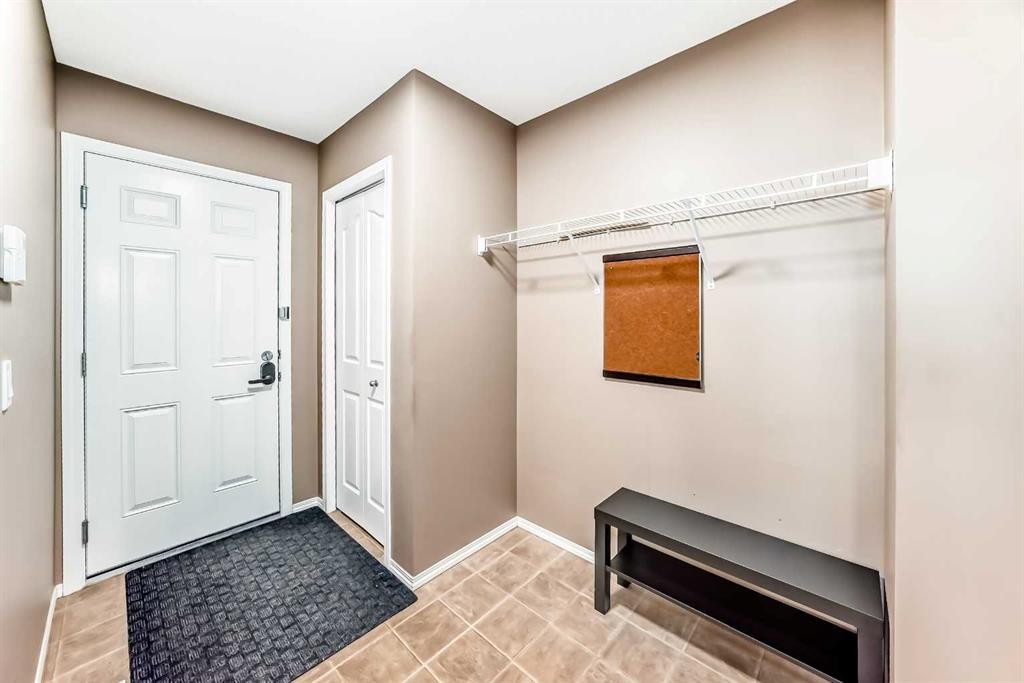 250 Royal Birch Way Nw, Calgary, AB - Indoor Photo Showing Other Room