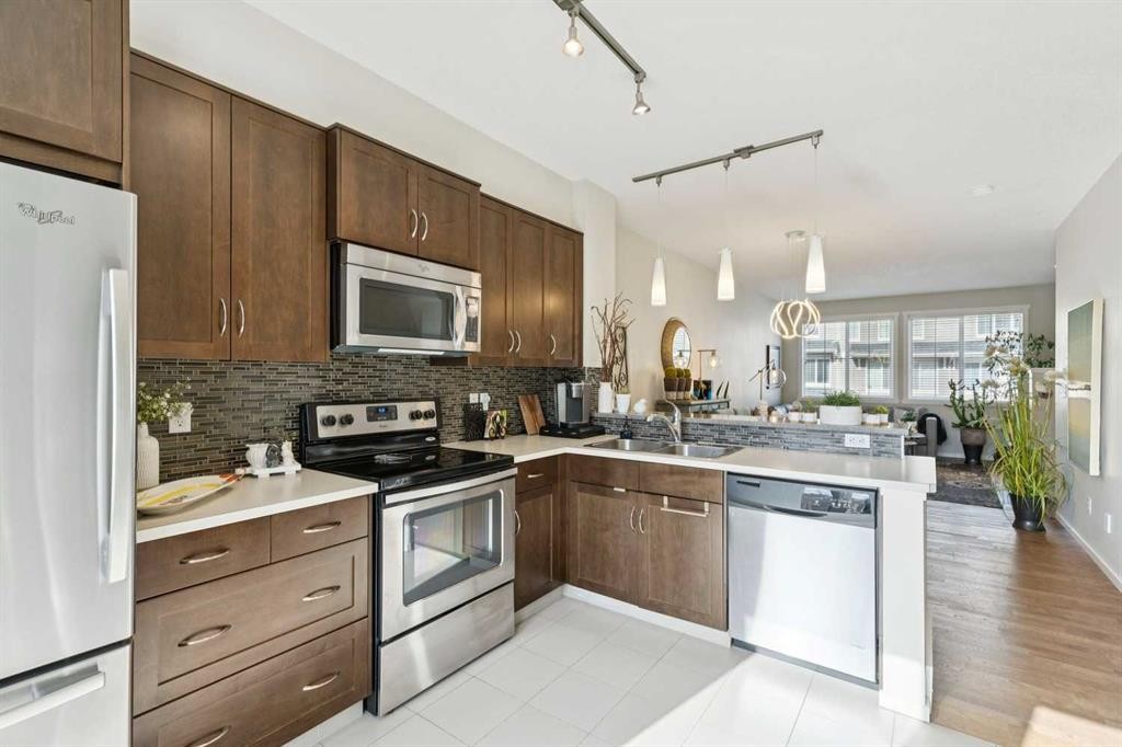 46 Kinlea Common Nw, Calgary, AB - Indoor Photo Showing Kitchen With Stainless Steel Kitchen With Double Sink With Upgraded Kitchen
