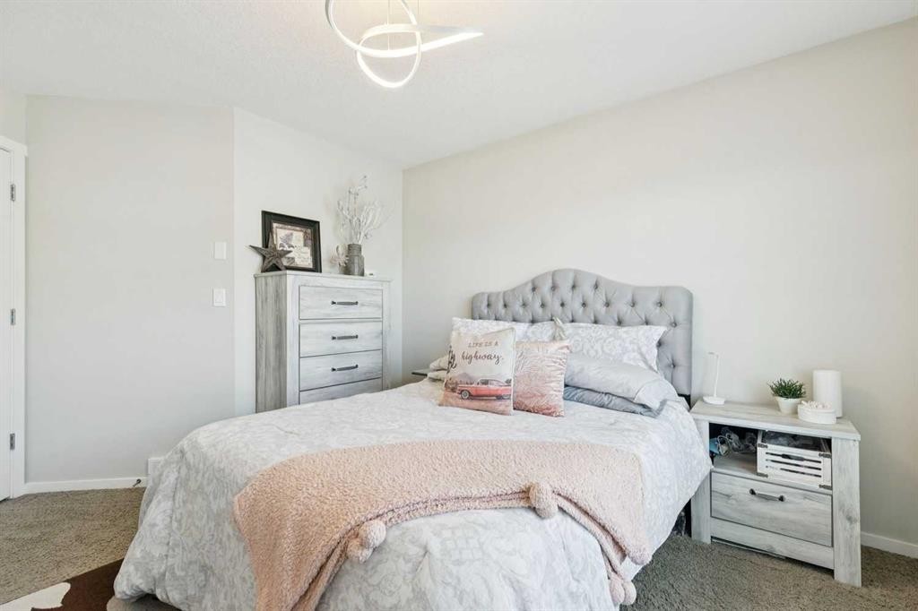 46 Kinlea Common Nw, Calgary, AB - Indoor Photo Showing Bedroom