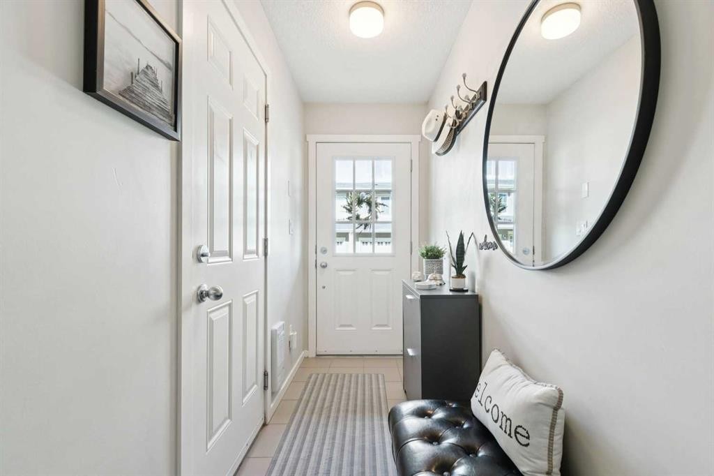 46 Kinlea Common Nw, Calgary, AB - Indoor Photo Showing Other Room