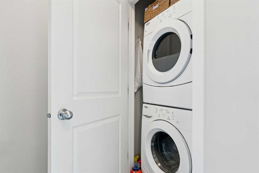 46 Kinlea Common Nw, Calgary, AB - Indoor Photo Showing Laundry Room