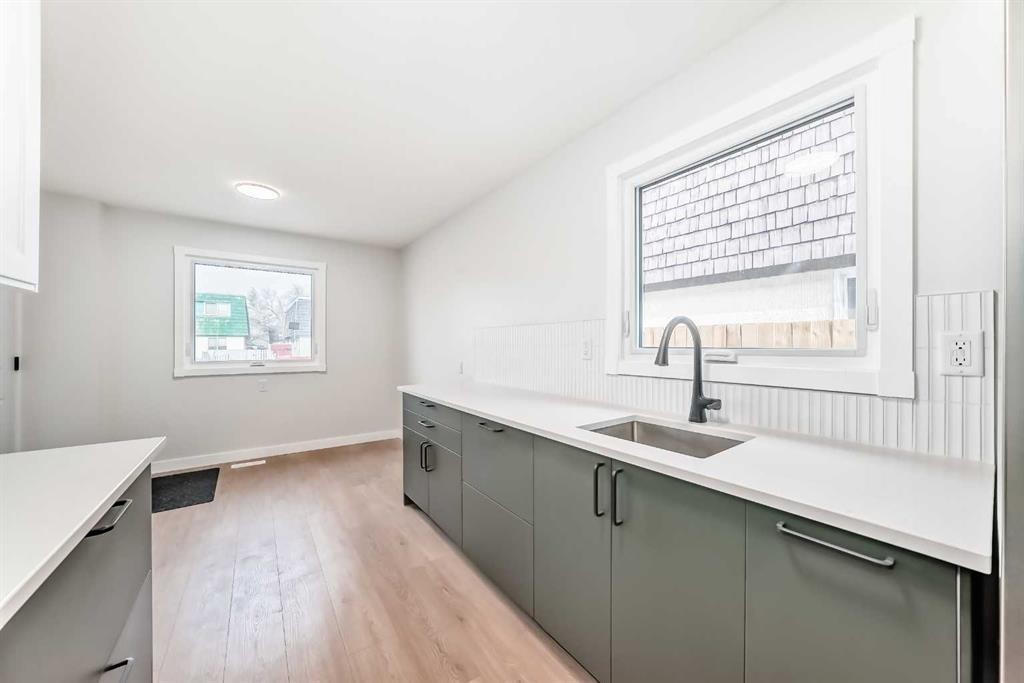 7634 24A Street Se, Calgary, AB - Indoor Photo Showing Kitchen