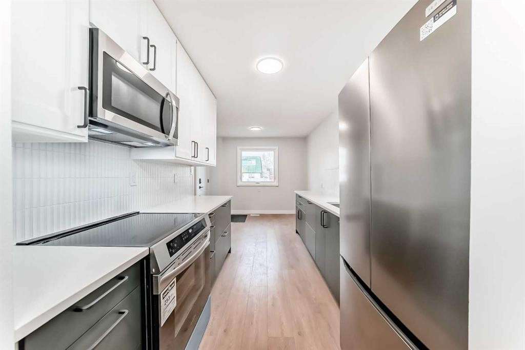 7634 24A Street Se, Calgary, AB - Indoor Photo Showing Kitchen