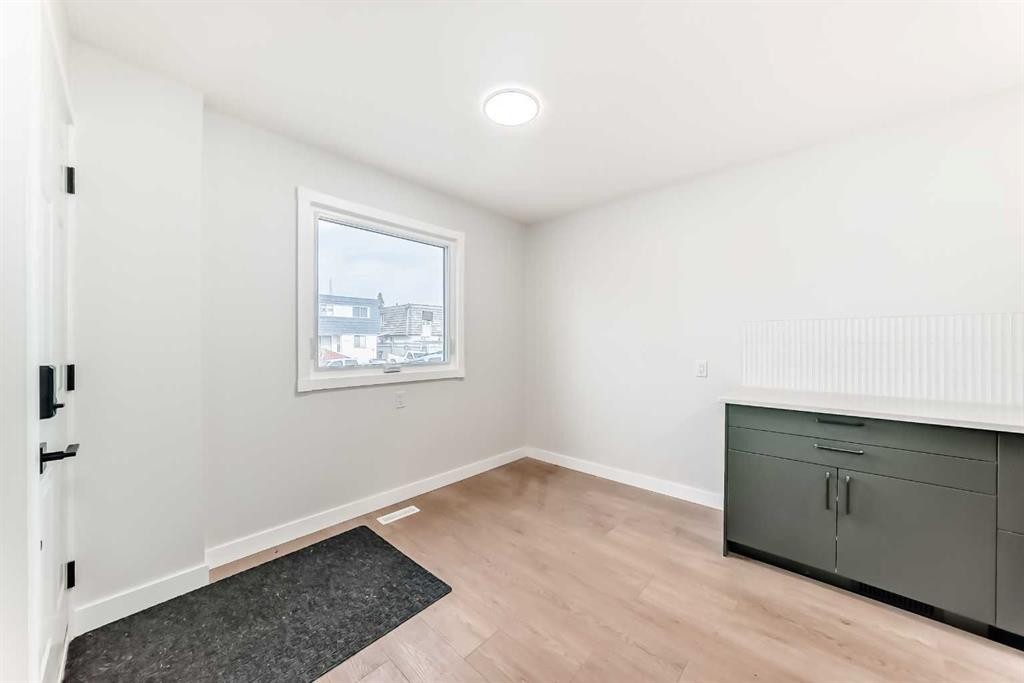 7634 24A Street Se, Calgary, AB - Indoor Photo Showing Other Room