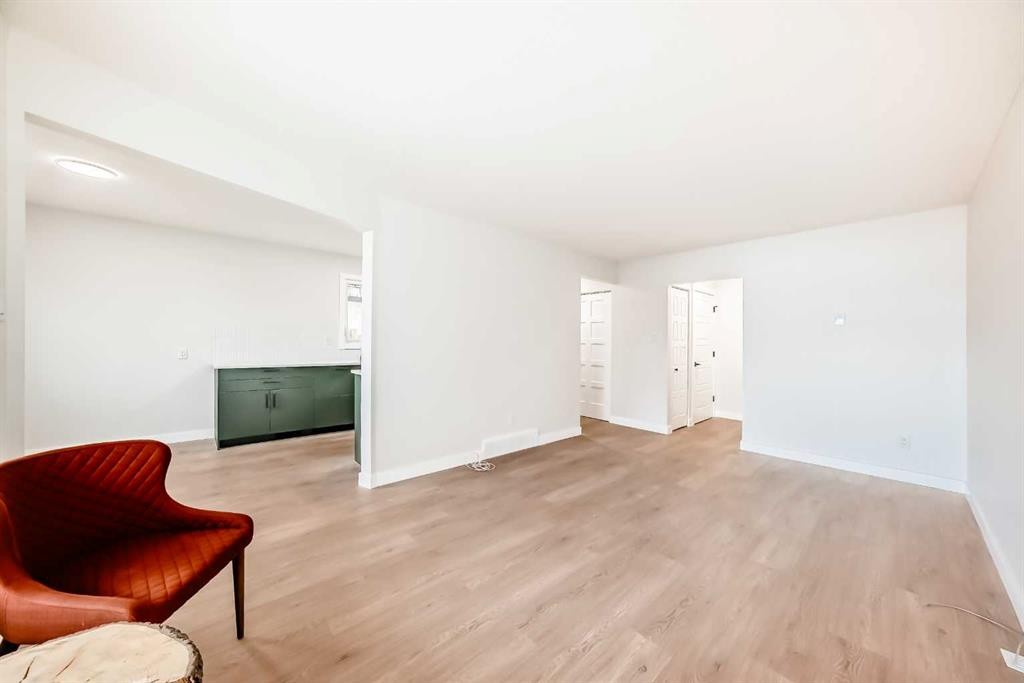7634 24A Street Se, Calgary, AB - Indoor Photo Showing Other Room