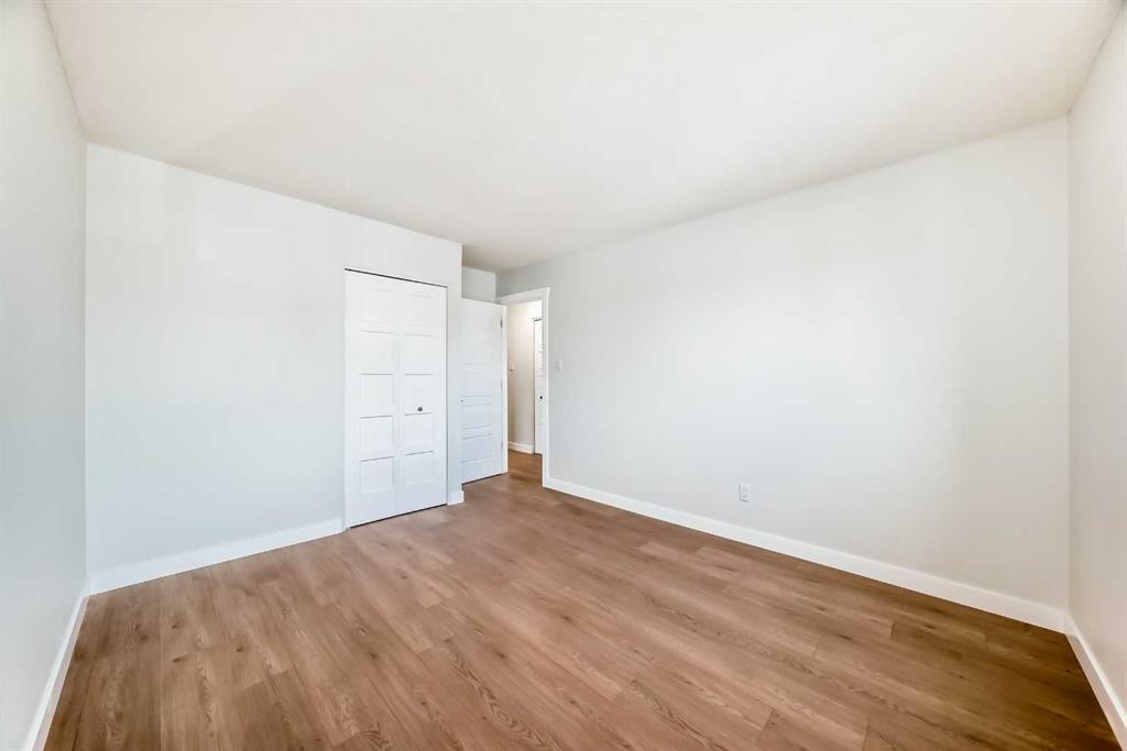7634 24A Street Se, Calgary, AB - Indoor Photo Showing Other Room